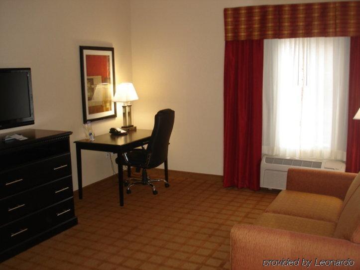La Quinta By Wyndham Mobile Satsuma / Saraland Hotel Room photo
