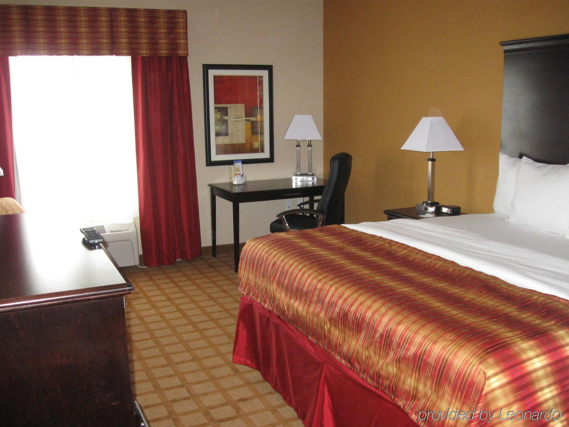 La Quinta By Wyndham Mobile Satsuma / Saraland Hotel Room photo