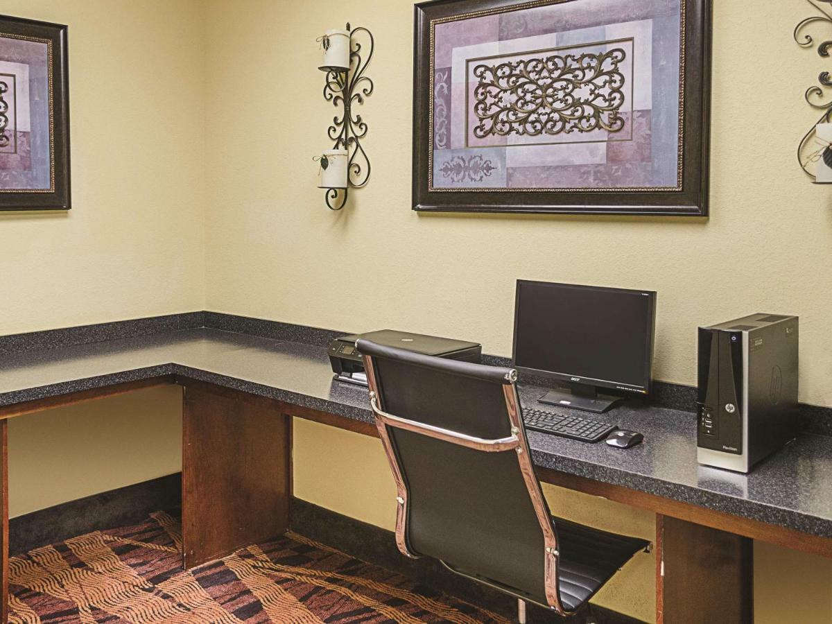 La Quinta By Wyndham Mobile Satsuma / Saraland Hotel Exterior photo
